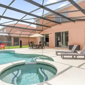 Large Spacious W Private Pool & Hot Tub Davenport